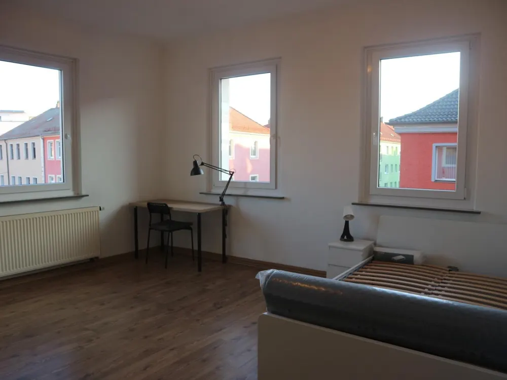 Helles, voll möbliertes 19 m² Zimmer in gepflegter WG