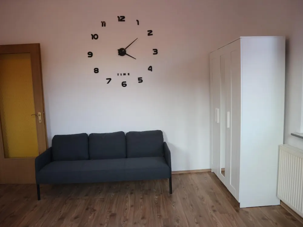 Helles, voll möbliertes 19 m² Zimmer in gepflegter WG
