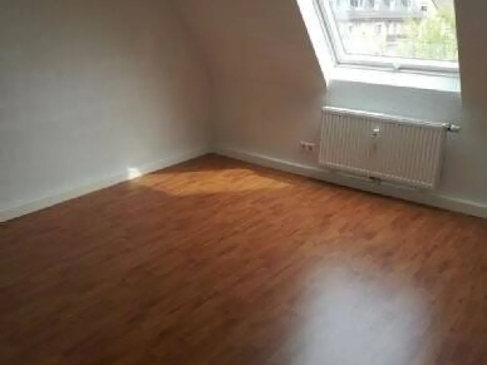 Moderne helle 2 Zimmer DG-Wohnung in Stuttgart-Wangen