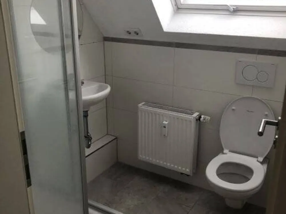 Moderne helle 2 Zimmer DG-Wohnung in Stuttgart-Wangen