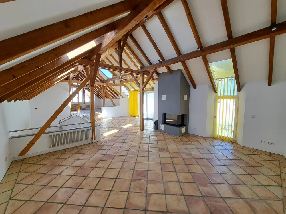 Außergewöhnliches Hinterhaus im Ortskern, ca. 220 m² Wohnen mit besonderer Architektur und drei Ter