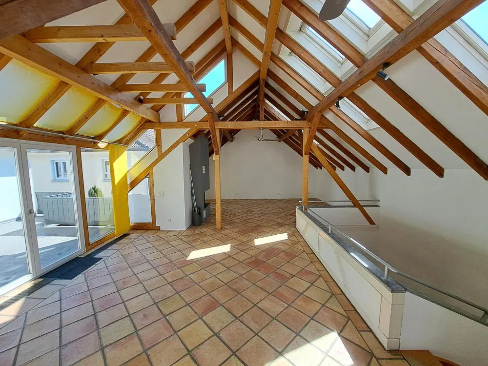 Außergewöhnliches Hinterhaus im Ortskern, ca. 220 m² Wohnen mit besonderer Architektur und drei Ter