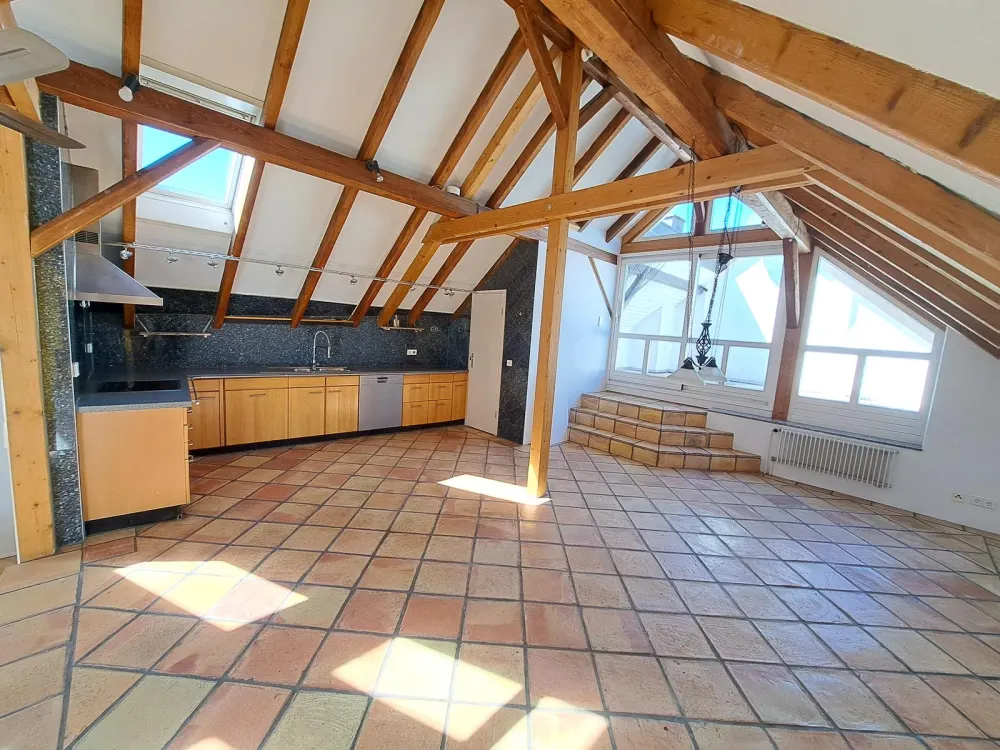 Außergewöhnliches Hinterhaus im Ortskern, ca. 220 m² Wohnen mit besonderer Architektur und drei Ter