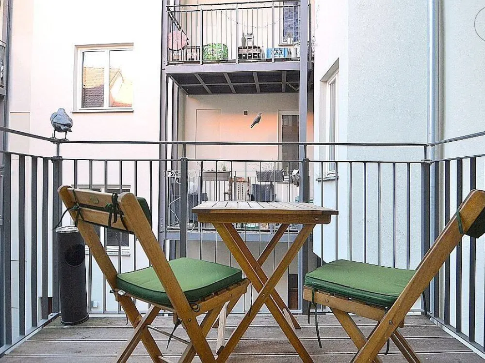 Modern möbliertes Zimmer mit Balkon und WLAN in der Nürnberger Innenstadt