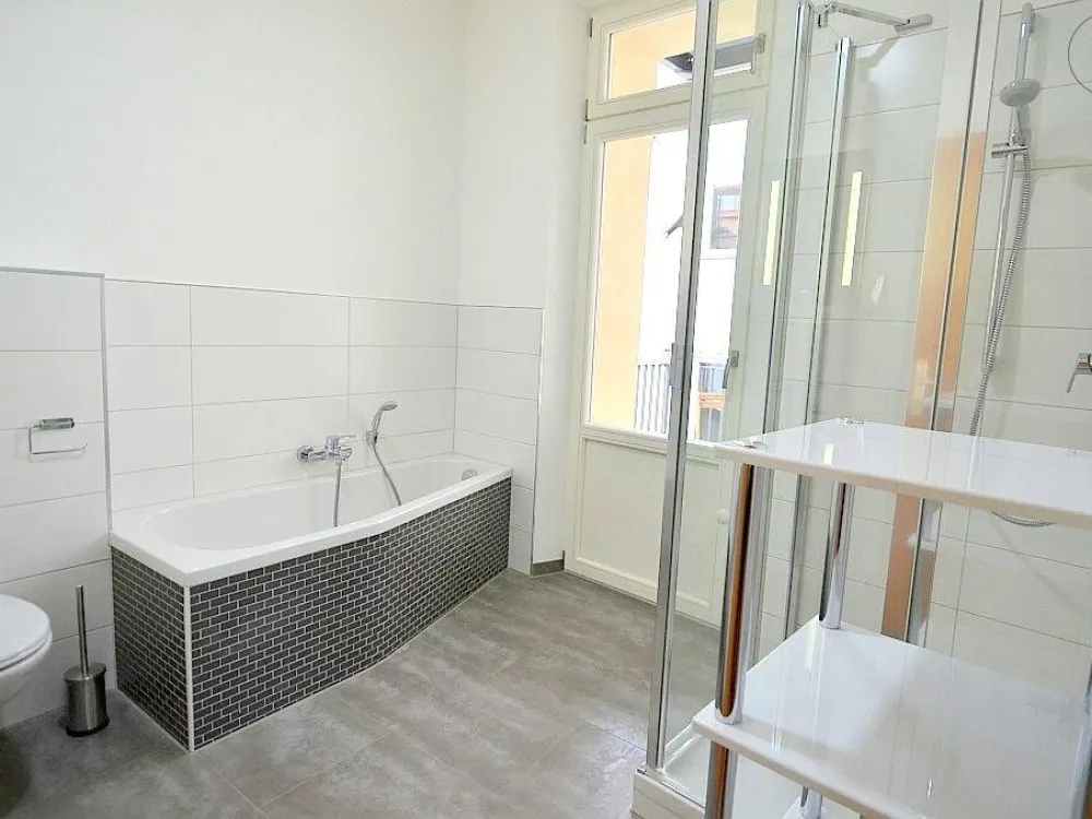 Modern möbliertes Zimmer mit Balkon und WLAN in der Nürnberger Innenstadt