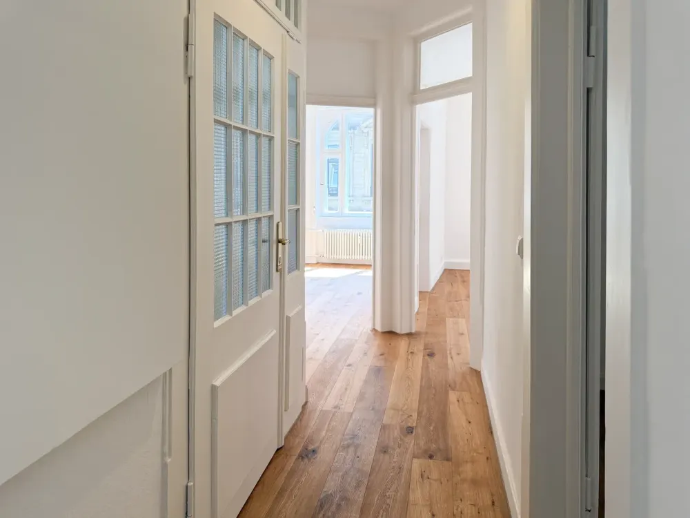 ***Erstbezug: WG-geeignete 3,5-Zimmer-Wohnung im Herzen der beliebten Calwer Straße***