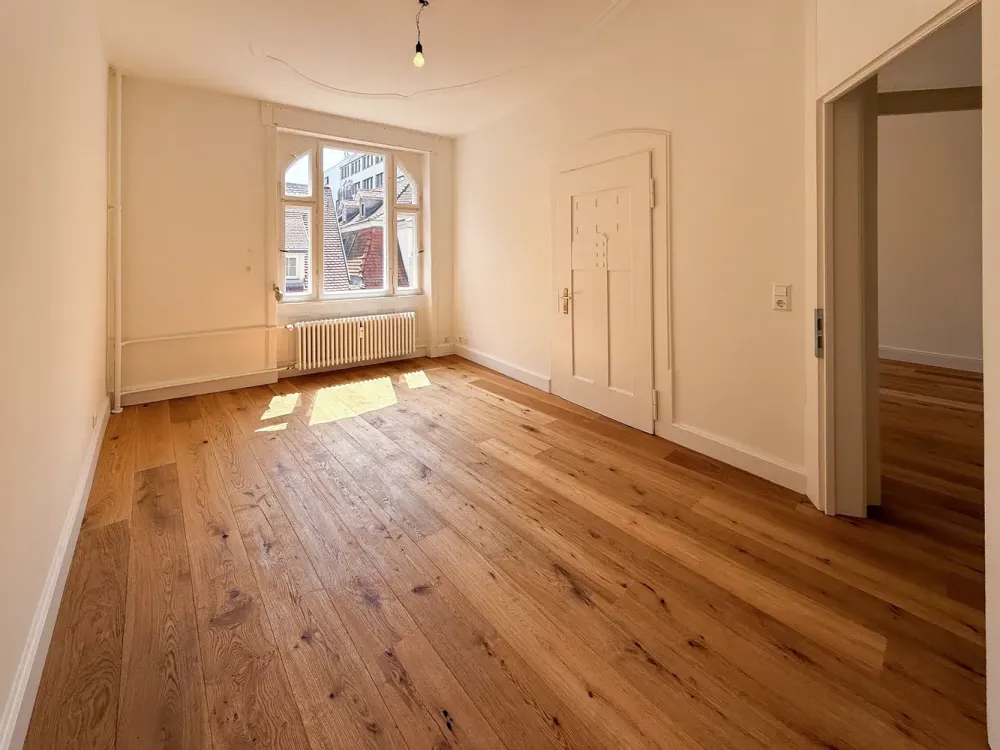 ***Erstbezug: WG-geeignete 3,5-Zimmer-Wohnung im Herzen der beliebten Calwer Straße***