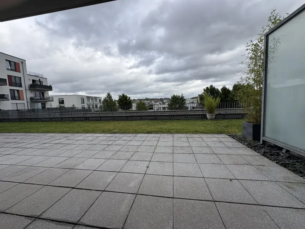 Junge Paare aufgepasst • Tolle 3 Zimmer - Wohnung mit Terrasse (Grünfläche) und Parkett