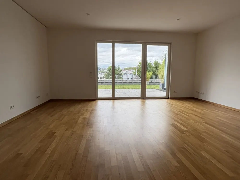 Junge Paare aufgepasst • Tolle 3 Zimmer - Wohnung mit Terrasse (Grünfläche) und Parkett