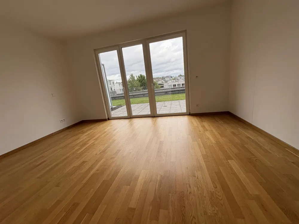 Junge Paare aufgepasst • Tolle 3 Zimmer - Wohnung mit Terrasse (Grünfläche) und Parkett