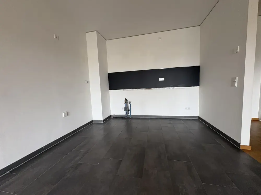 Junge Paare aufgepasst • Tolle 3 Zimmer - Wohnung mit Terrasse (Grünfläche) und Parkett