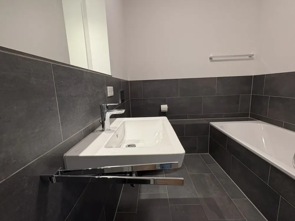 Junge Paare aufgepasst • Tolle 3 Zimmer - Wohnung mit Terrasse (Grünfläche) und Parkett