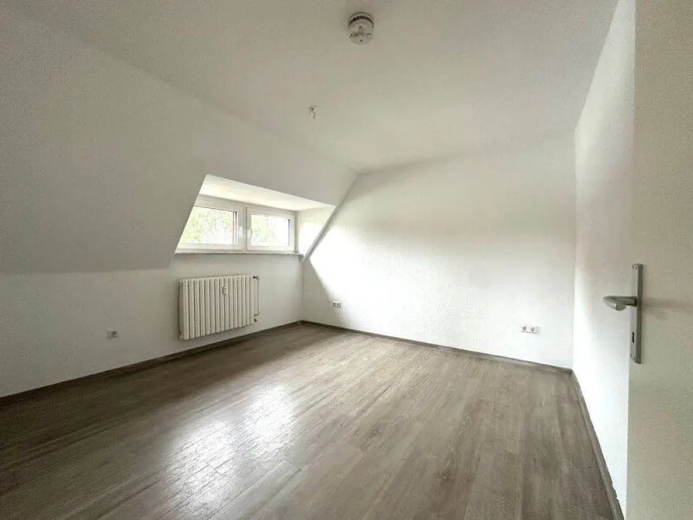 Praktische 2,5-Zi.-Dachgeschosswohnung mit großem Balkon und zusätzlichem Büroraum!