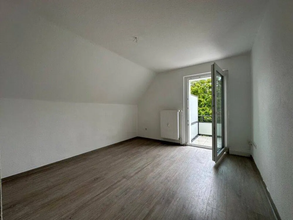 Praktische 2,5-Zi.-Dachgeschosswohnung mit großem Balkon und zusätzlichem Büroraum!