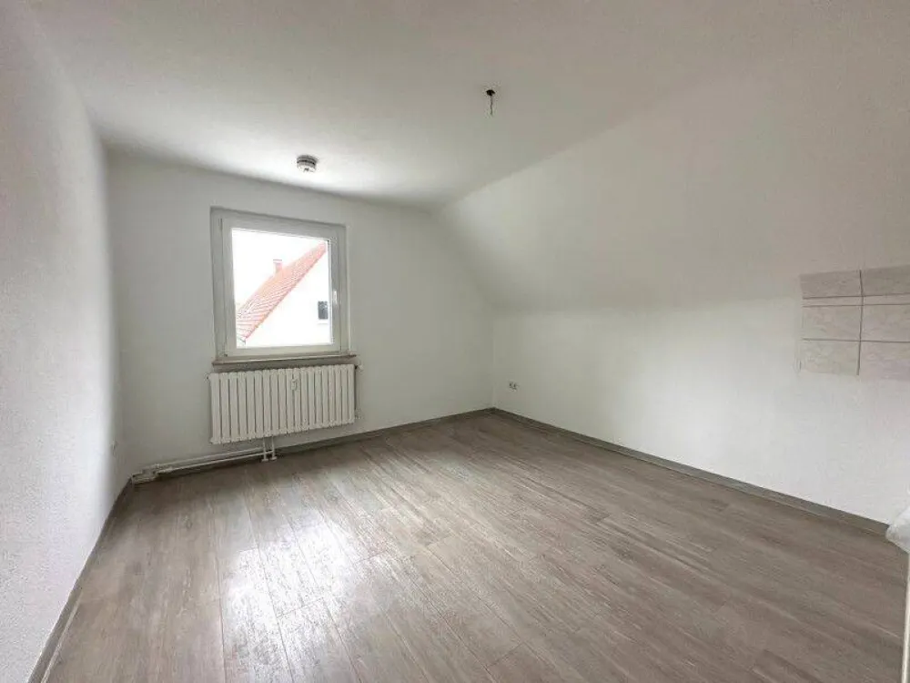 Praktische 2,5-Zi.-Dachgeschosswohnung mit großem Balkon und zusätzlichem Büroraum!