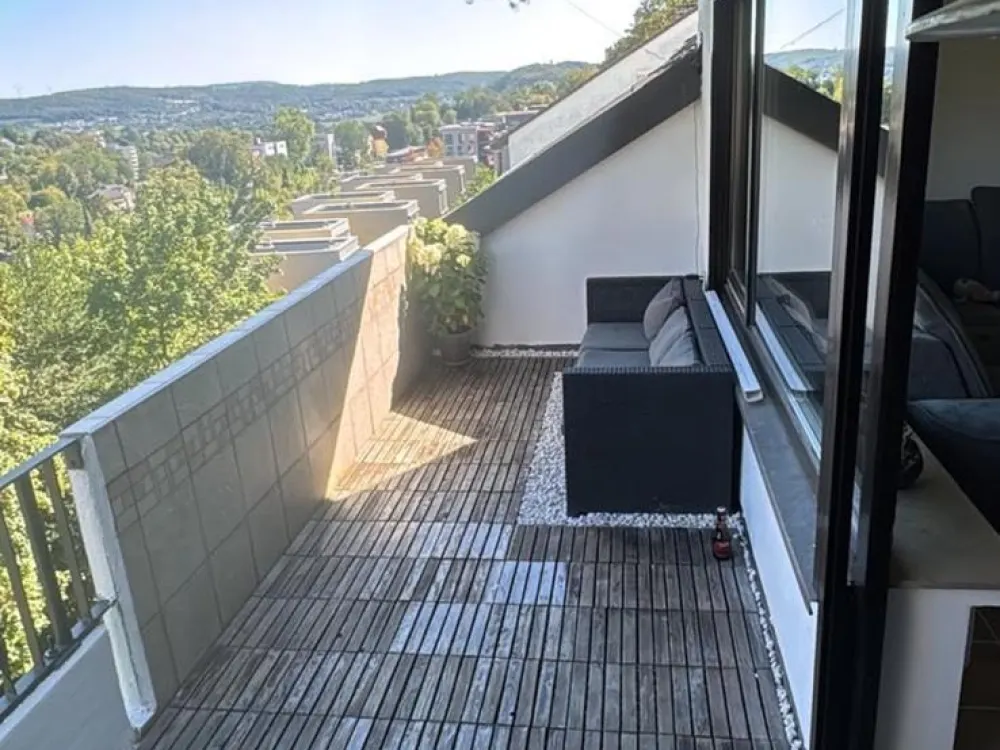 3,5 Zimmer Wohnung mit Kaminofen, Einbauküche & Balkon in Herdeck