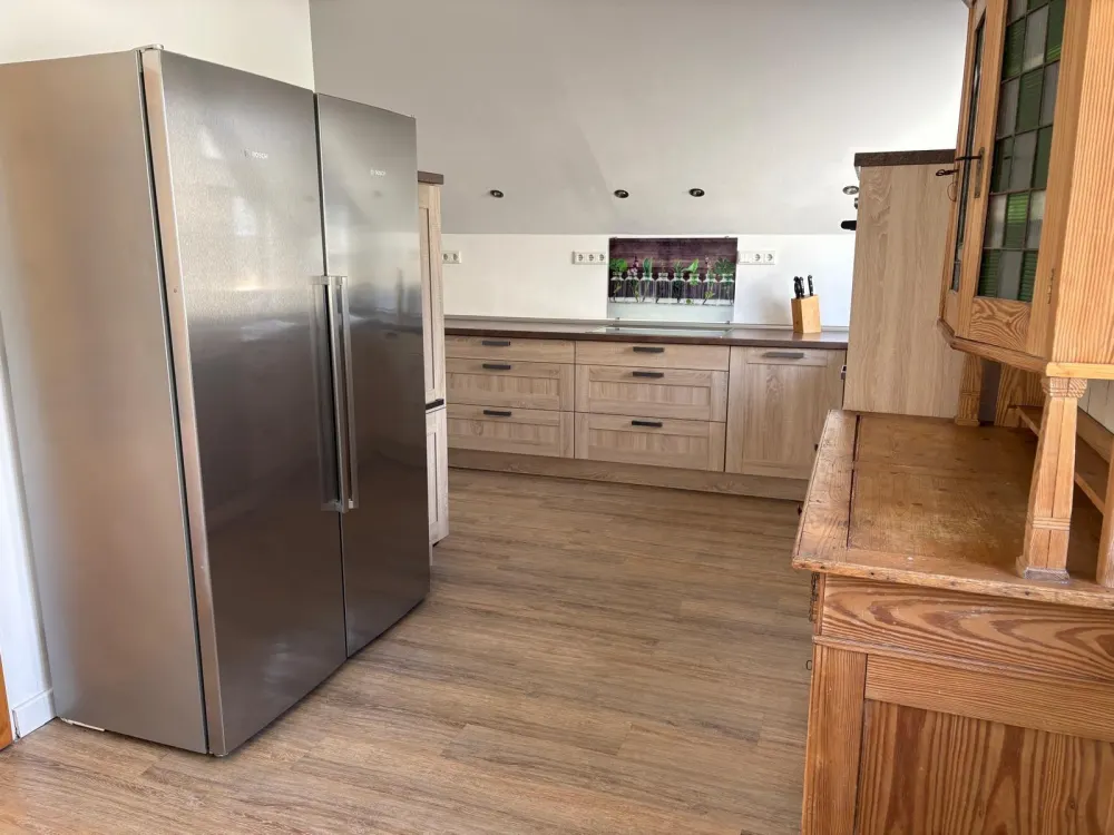3,5 Zimmer Wohnung mit Kaminofen, Einbauküche & Balkon in Herdeck