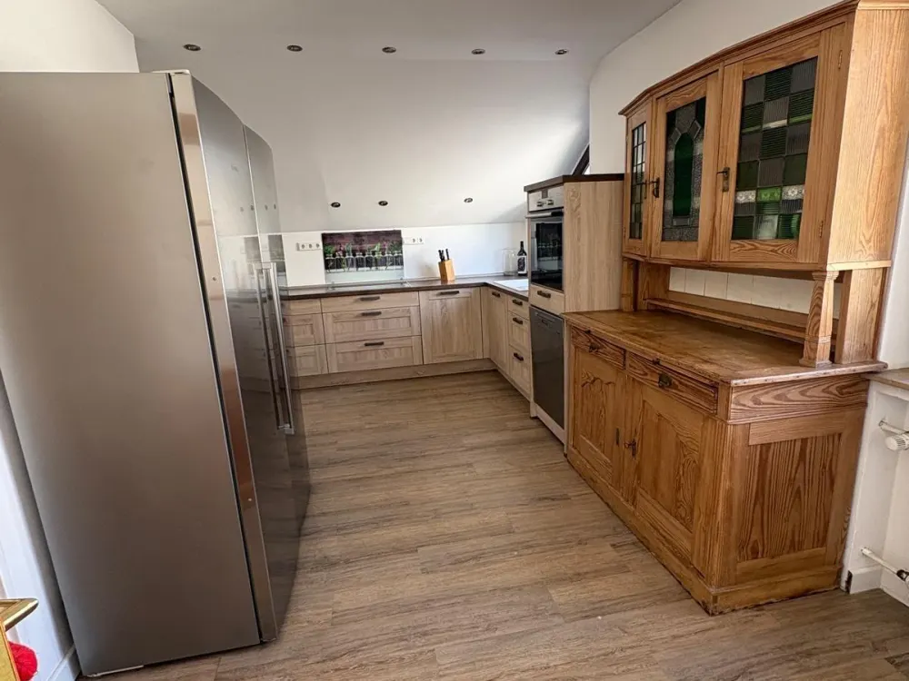 3,5 Zimmer Wohnung mit Kaminofen, Einbauküche & Balkon in Herdeck