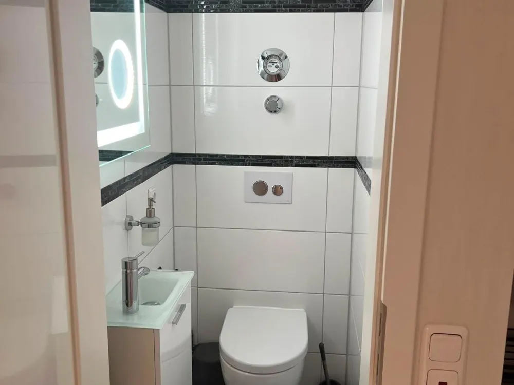 Zu vermieten moderne helle 2 Etagen Maisonette-Wohnung