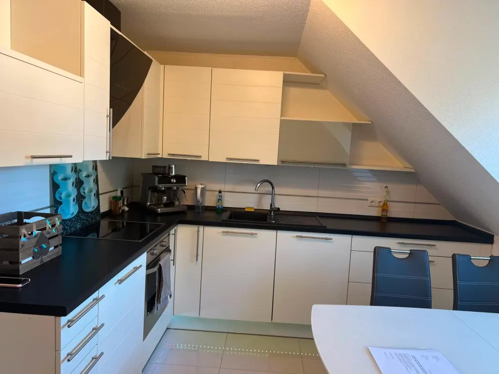 Zu vermieten moderne helle 2 Etagen Maisonette-Wohnung