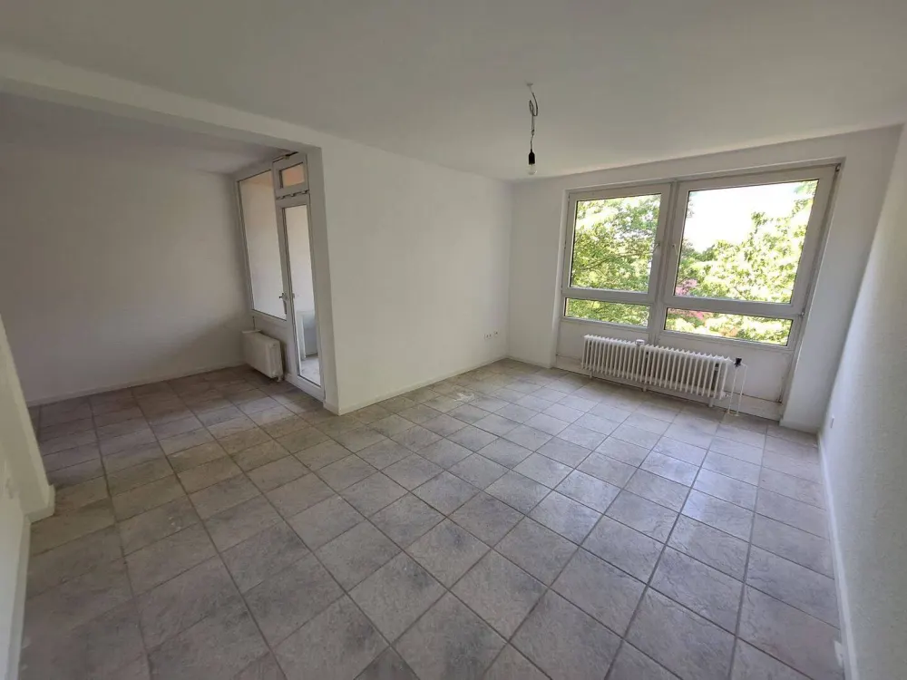 3 Zimmer Wohnung mit Balkon und Aufzug in der 4. Etage
