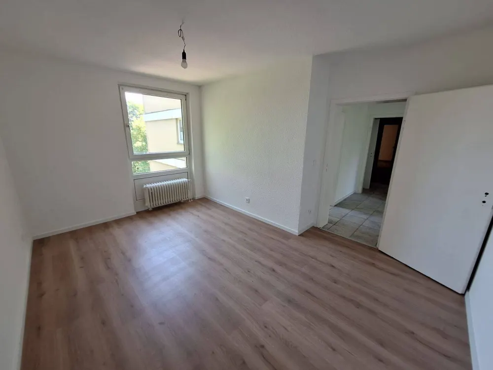 3 Zimmer Wohnung mit Balkon und Aufzug in der 4. Etage