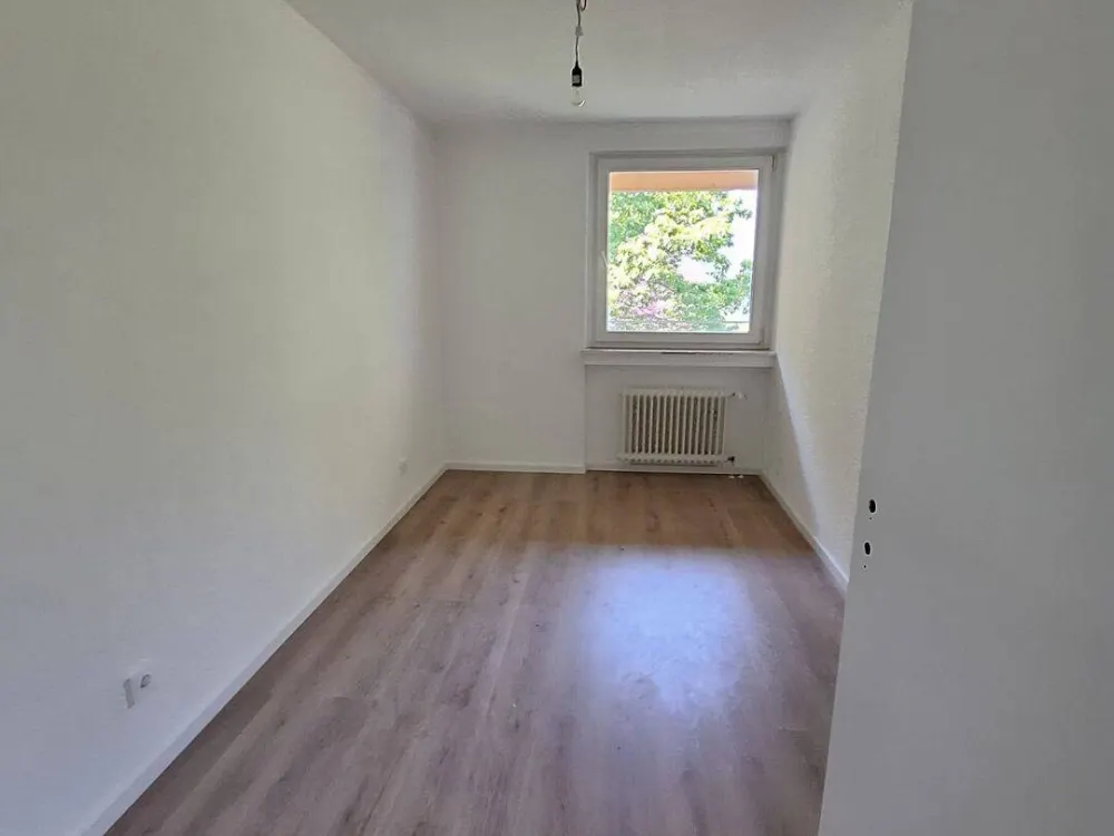 3 Zimmer Wohnung mit Balkon und Aufzug in der 4. Etage