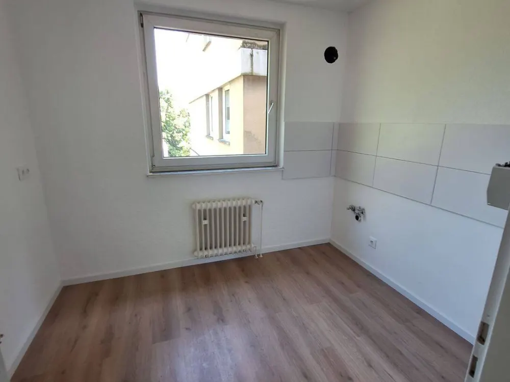 3 Zimmer Wohnung mit Balkon und Aufzug in der 4. Etage