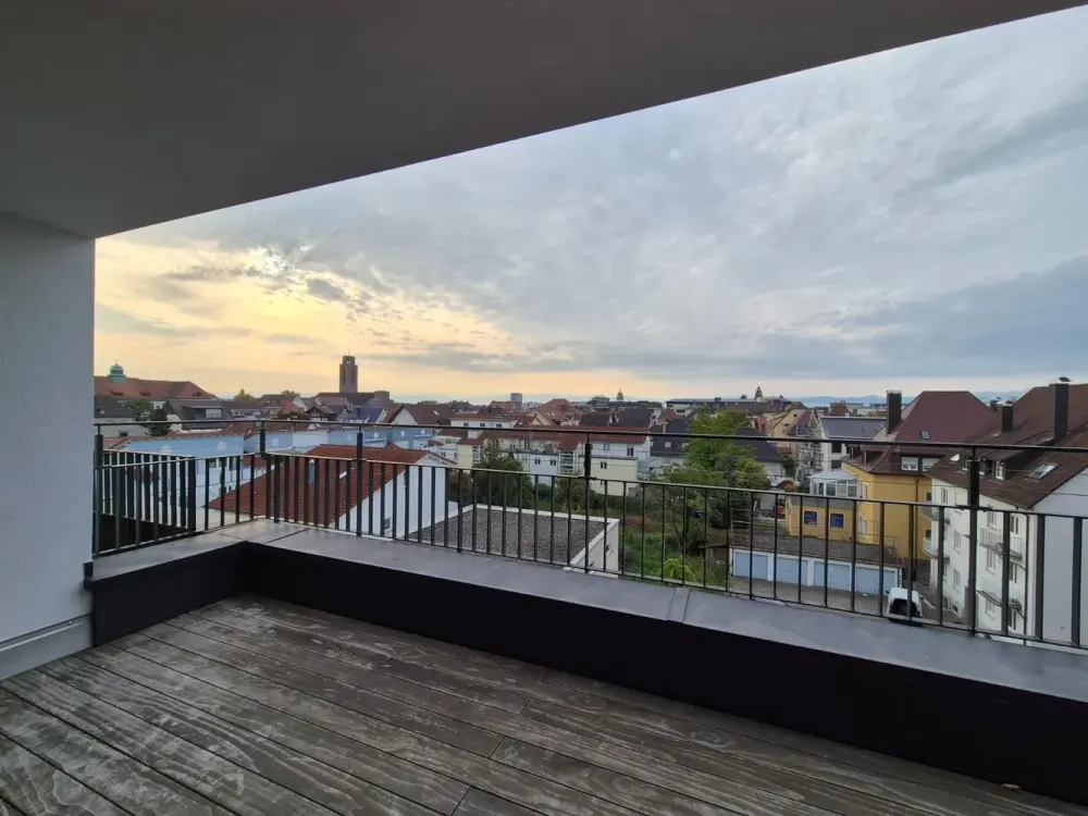 Neubau - Lichtdurchflutetes Penthouse mit Bergsicht, zentrale Lage
