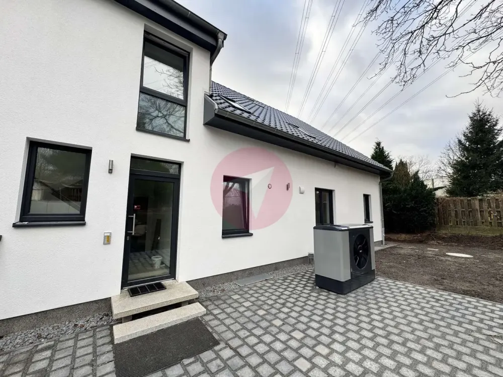 Large 7-Room Ground Floor Apartment in Direct Proximity to the Park in Billstedt