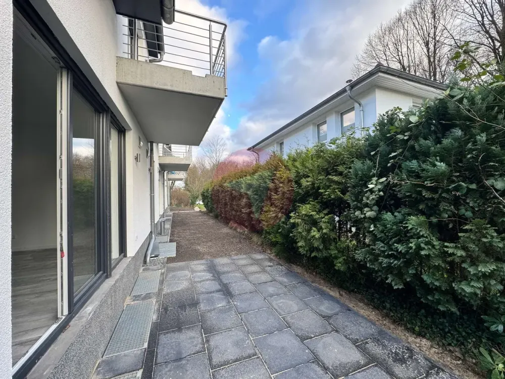 Large 7-Room Ground Floor Apartment in Direct Proximity to the Park in Billstedt