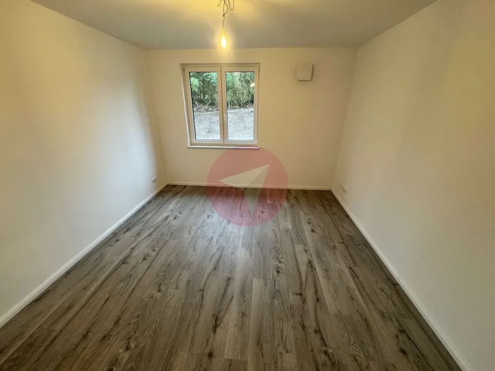 Large 7-Room Ground Floor Apartment in Direct Proximity to the Park in Billstedt