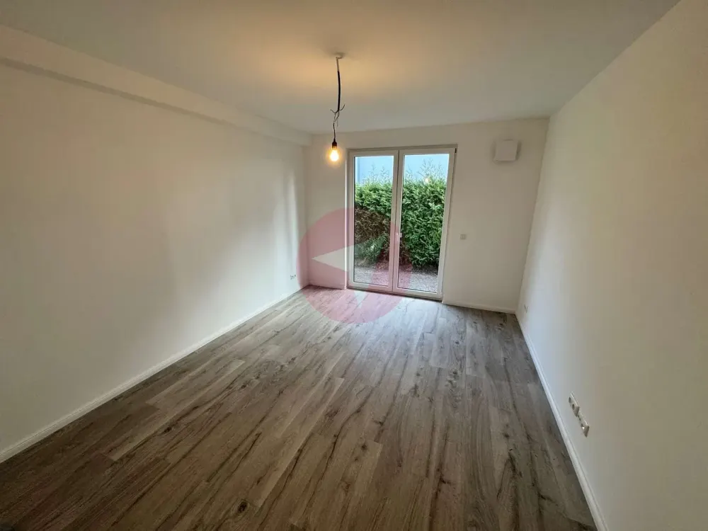 Large 7-Room Ground Floor Apartment in Direct Proximity to the Park in Billstedt