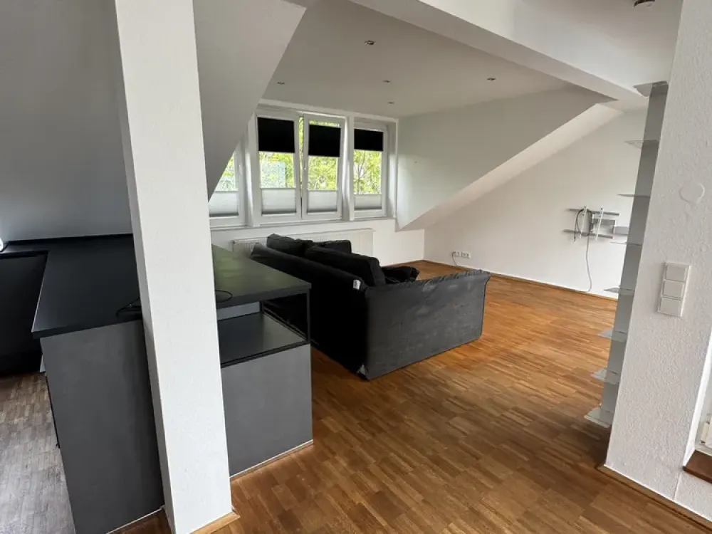 Hochwertige Dachgeschosswohnung mit Skylineblick im beliebten Frankfurter Nordend