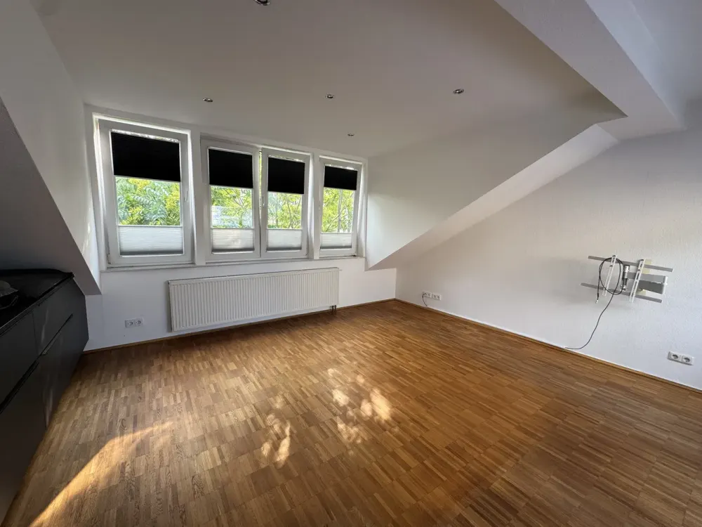 Hochwertige Dachgeschosswohnung mit Skylineblick im beliebten Frankfurter Nordend