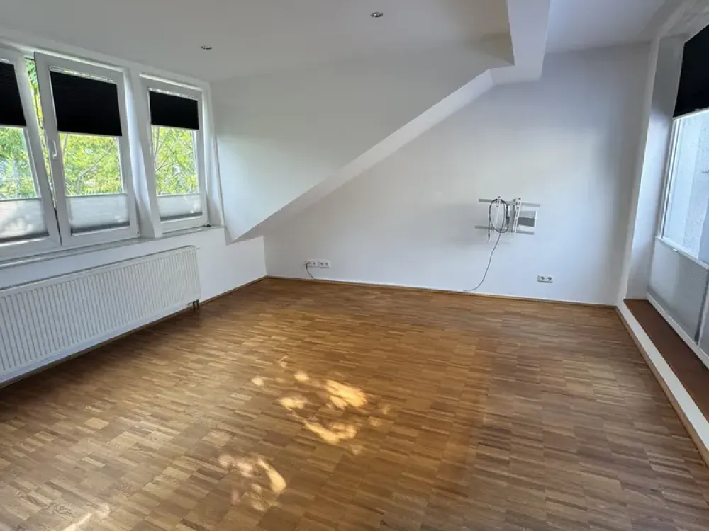 Hochwertige Dachgeschosswohnung mit Skylineblick im beliebten Frankfurter Nordend