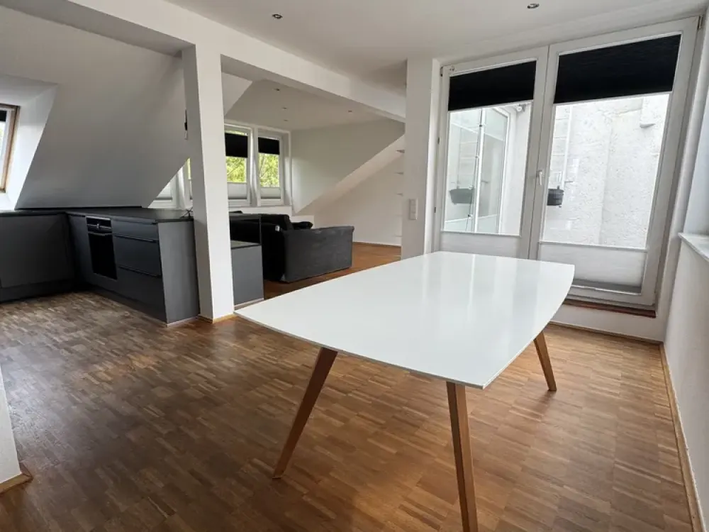 Hochwertige Dachgeschosswohnung mit Skylineblick im beliebten Frankfurter Nordend