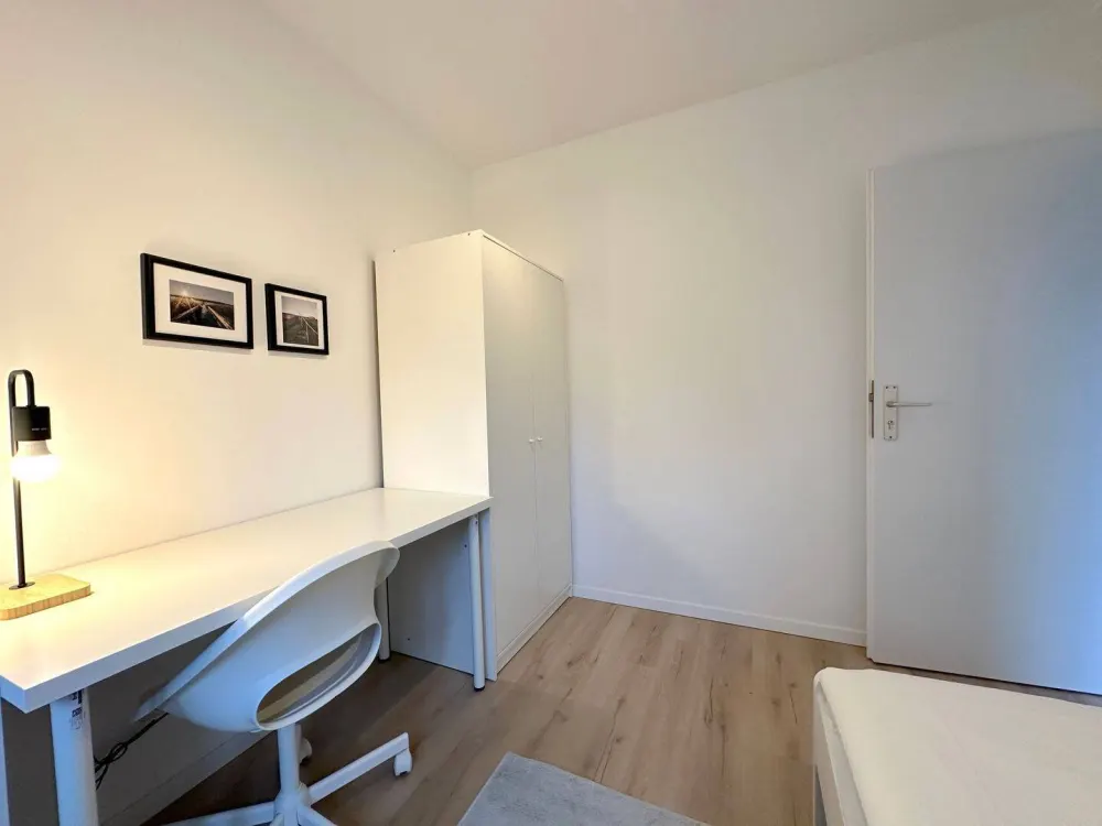 Möbilierte Zimmer frei in moderner WG - Weißkirchener Weg 39, Frankfurt