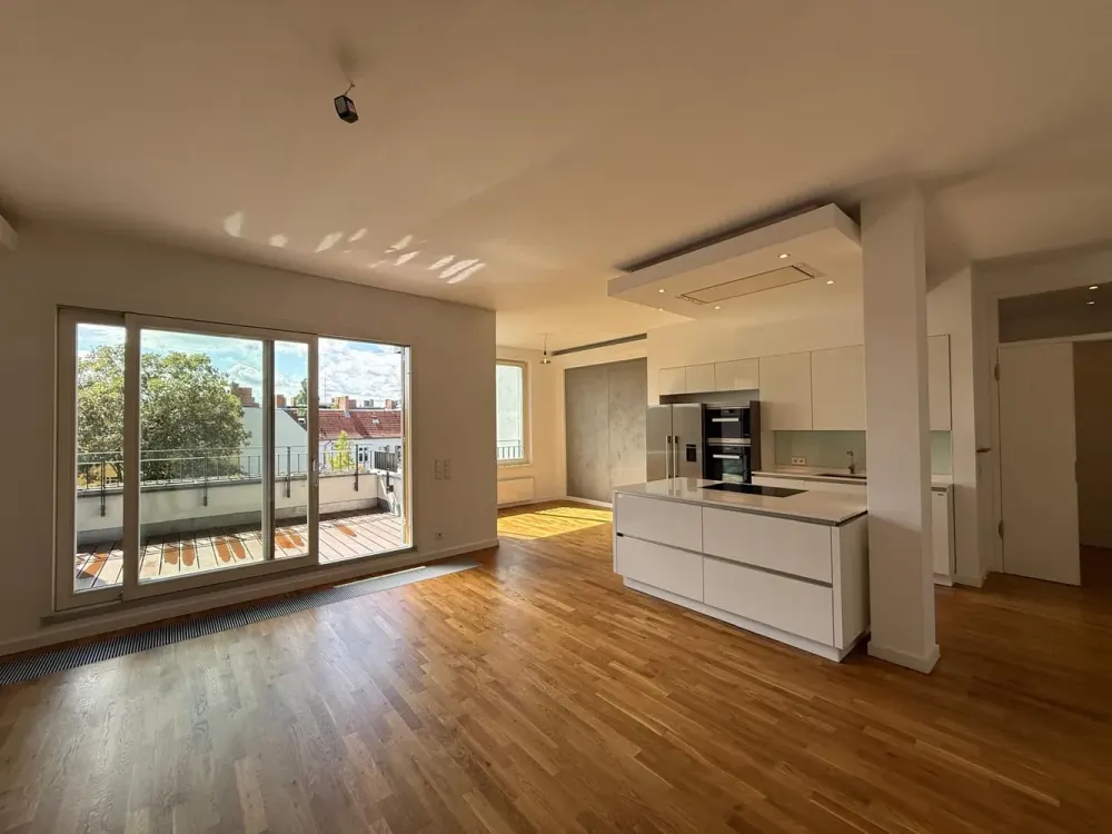 3-Zimmer-Wohnung mit großem Balkon, Einbauküche und Kamin in Friedrichshain