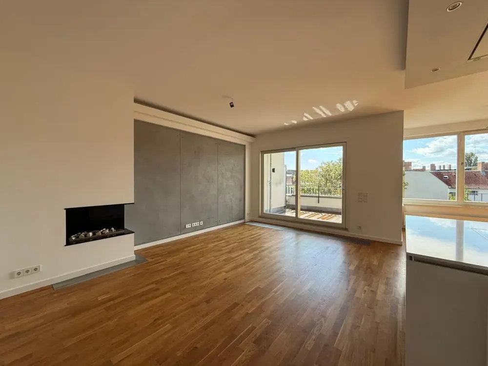 3-Zimmer-Wohnung mit großem Balkon, Einbauküche und Kamin in Friedrichshain