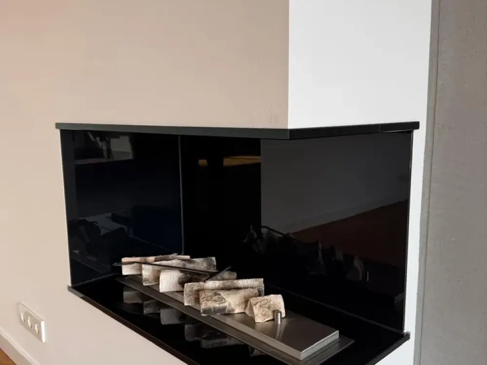 3-Zimmer-Wohnung mit großem Balkon, Einbauküche und Kamin in Friedrichshain