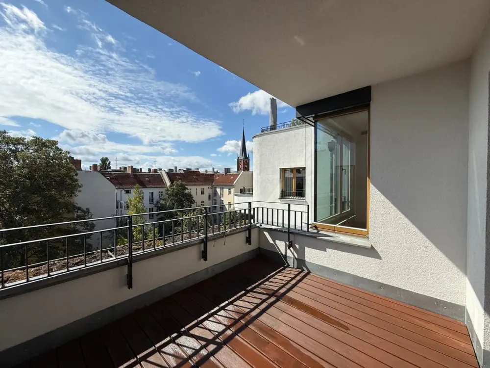 3-Zimmer-Wohnung mit großem Balkon, Einbauküche und Kamin in Friedrichshain