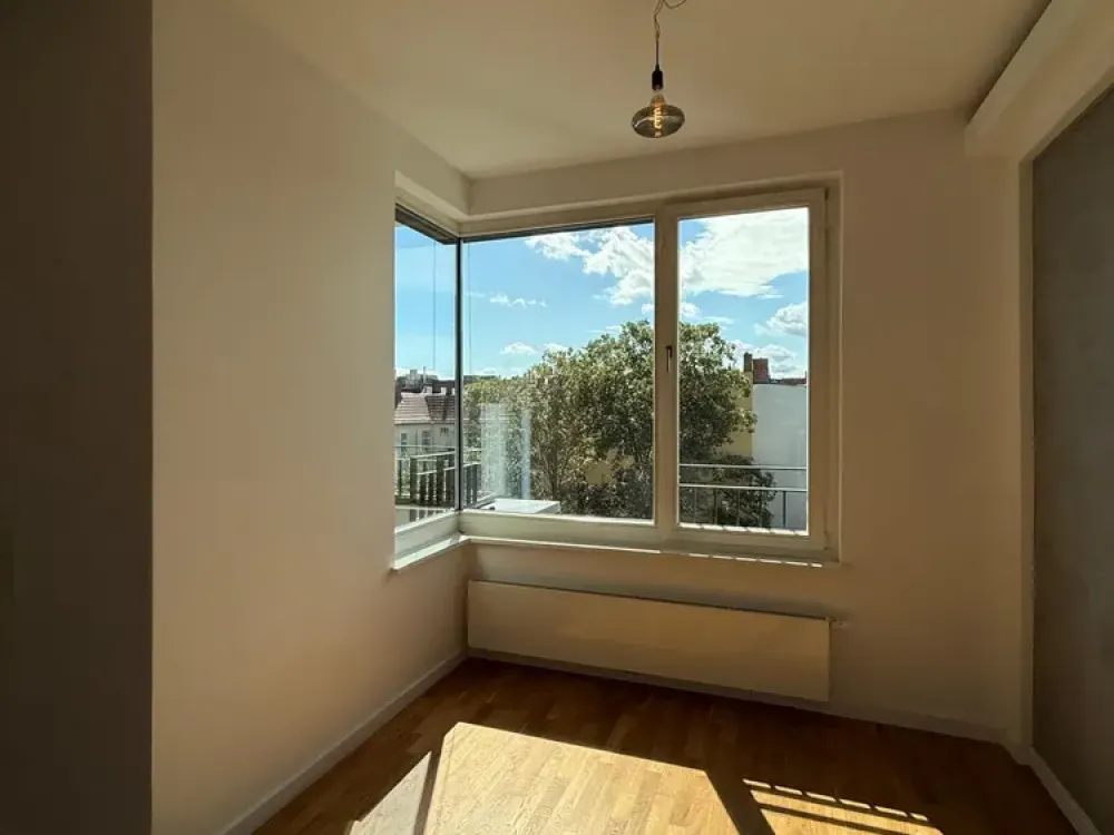 3-Zimmer-Wohnung mit großem Balkon, Einbauküche und Kamin in Friedrichshain