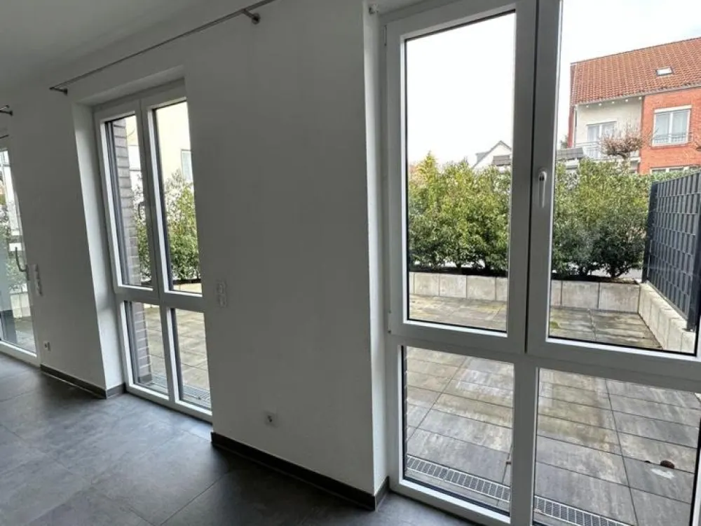 2 Zimmer Wohnung mit Terrasse c.a 100 qm NACHMIETER