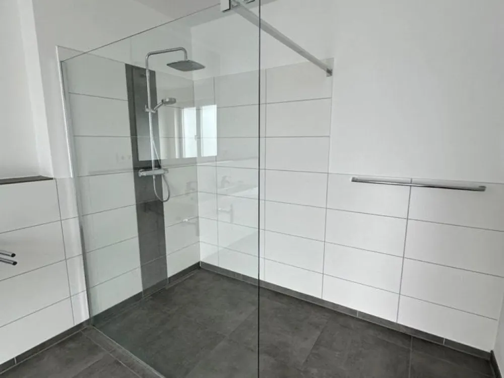 2 Zimmer Wohnung mit Terrasse c.a 100 qm NACHMIETER