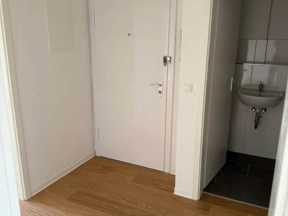 Neues Wohngefühl: frisch saniert + 3,5 Zimmer + Balkon + Sackgassenendlage + große Fensterfronten