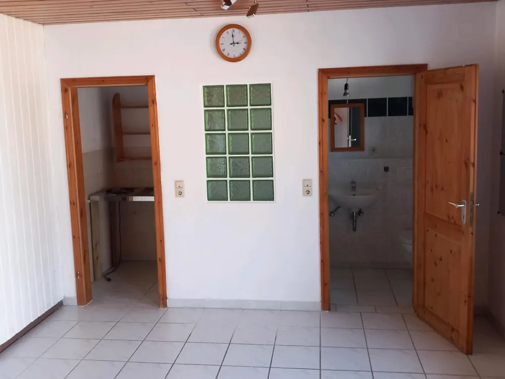 Sehr schöne Einliegersinglwohnung! Separater Eingangsbereich!