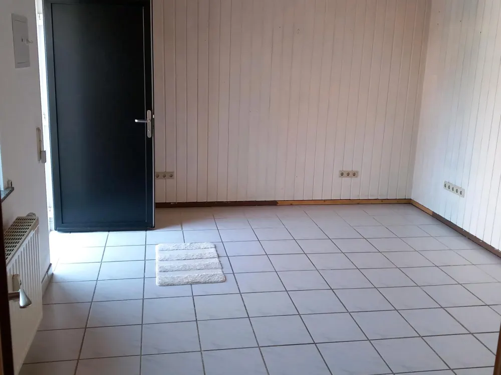 Sehr schöne Einliegersinglwohnung! Separater Eingangsbereich!