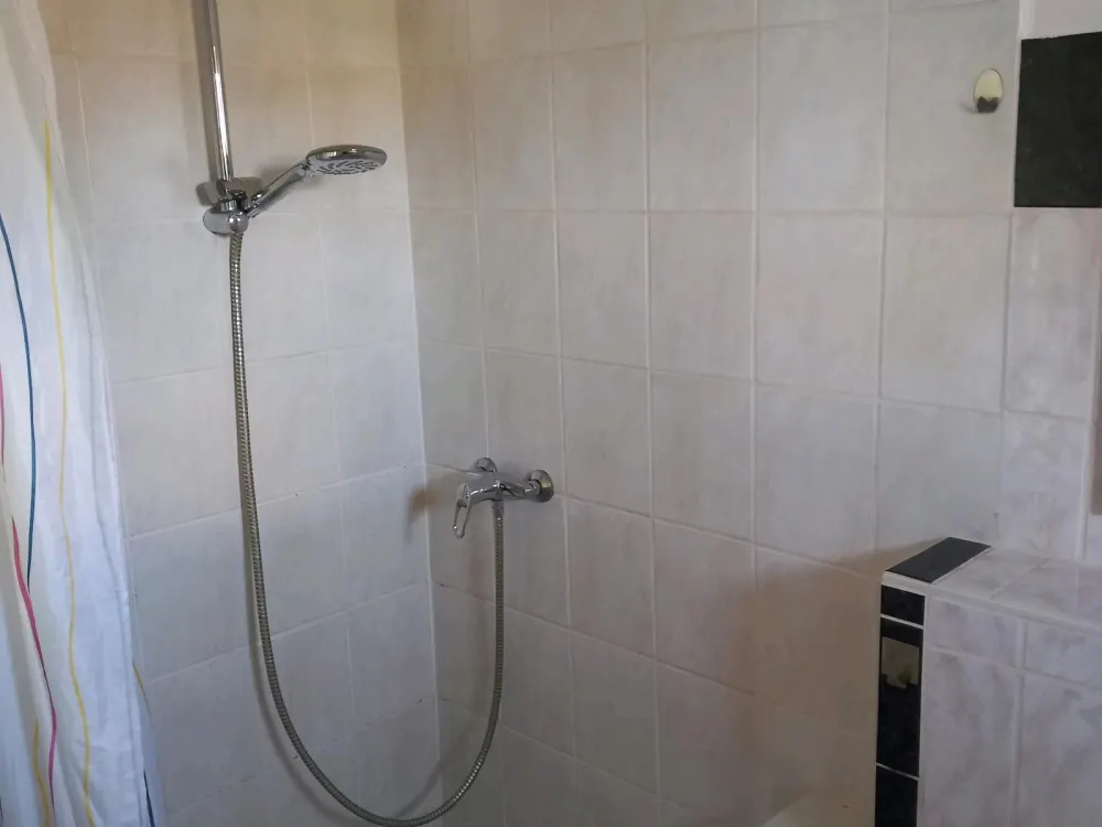 Sehr schöne Einliegersinglwohnung! Separater Eingangsbereich!