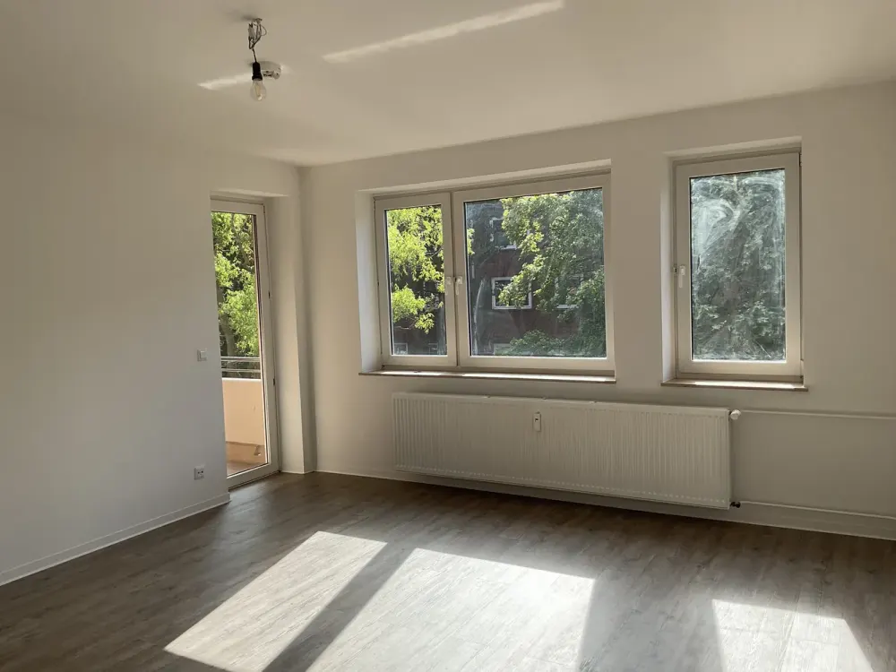 Ab sofort: 3-Zimmer-Wohnung mit Loggia und Wannenbad!